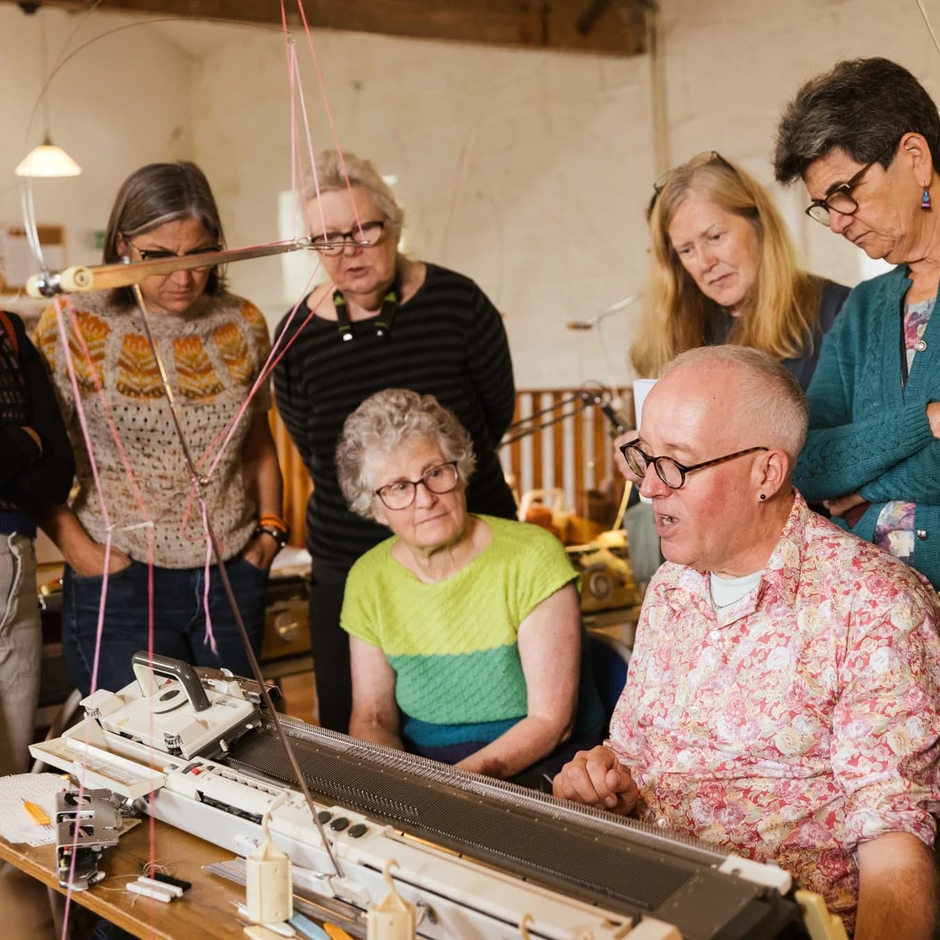 Atelier tissage en groupe